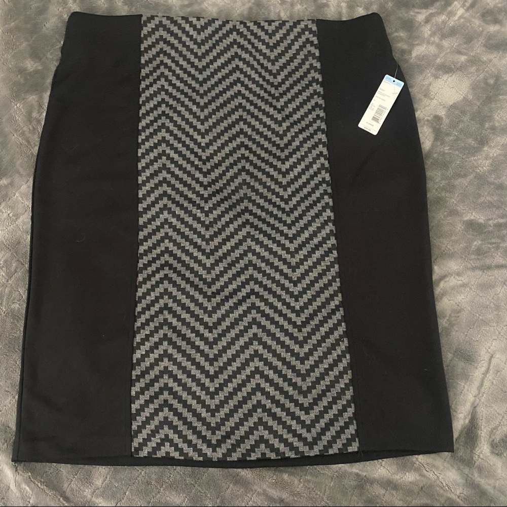 NWT Zig zag patterned pencil skirt